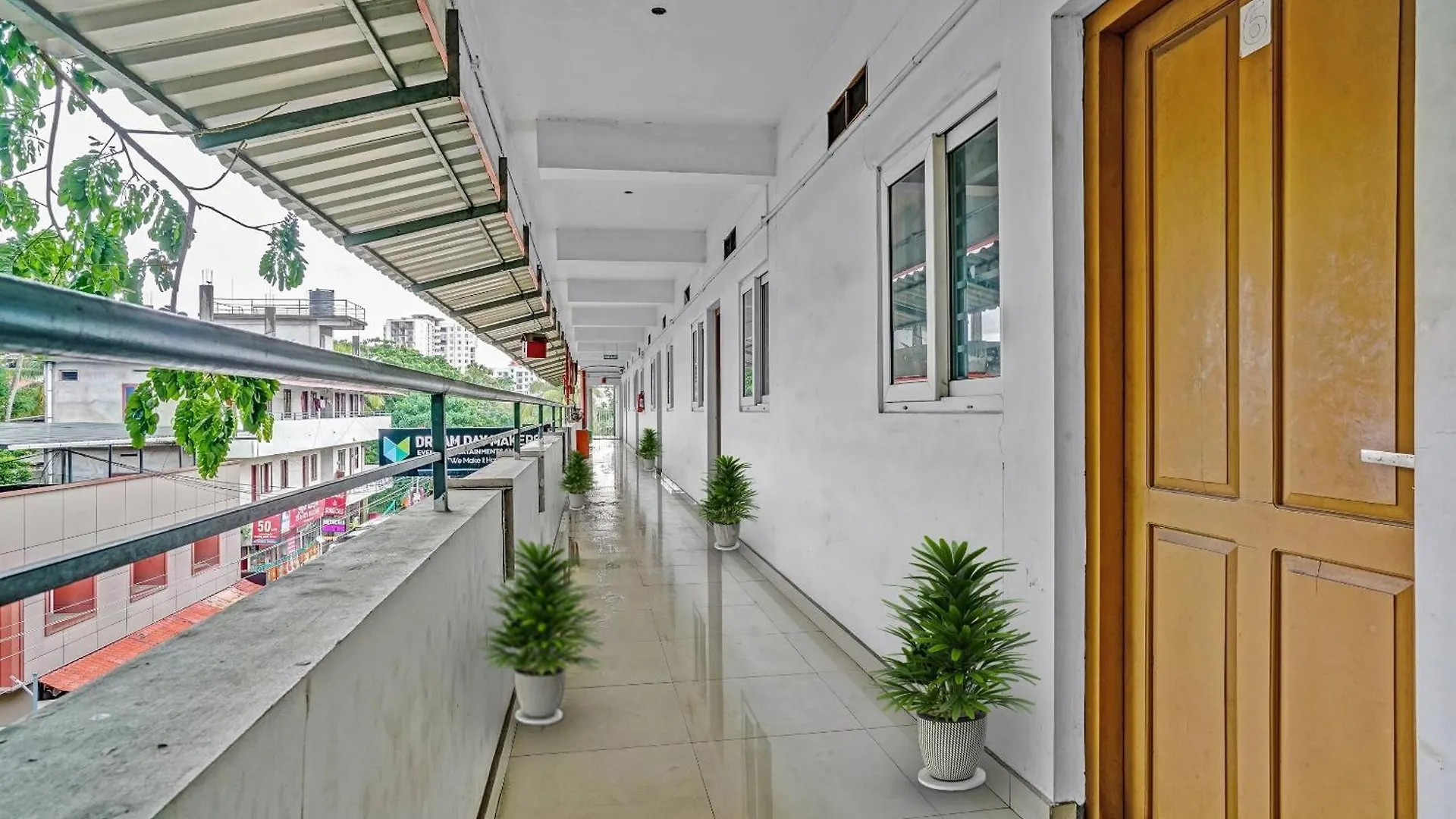 Hotel O Majestic Group Kochi